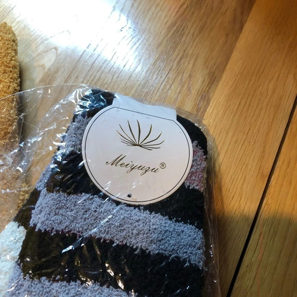 Lot of Cat Paw Socks includes NWT - Picture 3 of 3